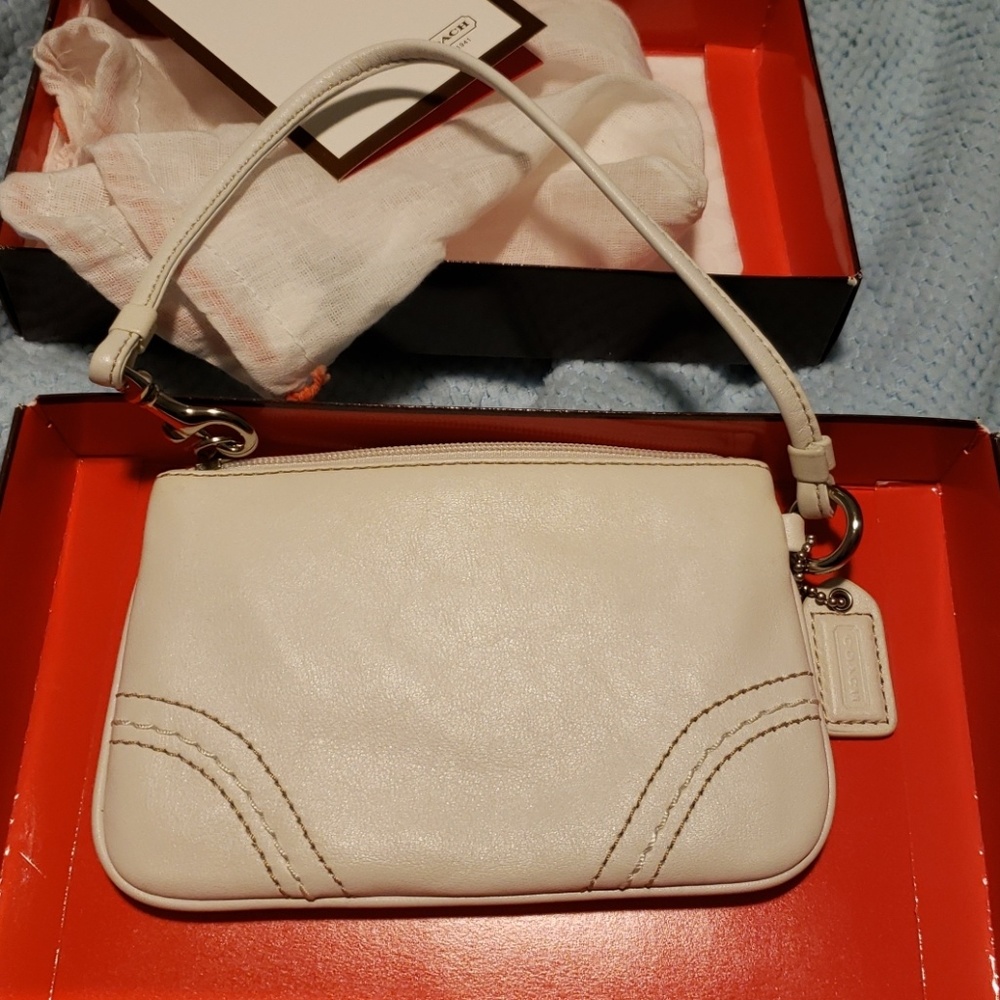 Coach wristlet - Picture 4 of 5